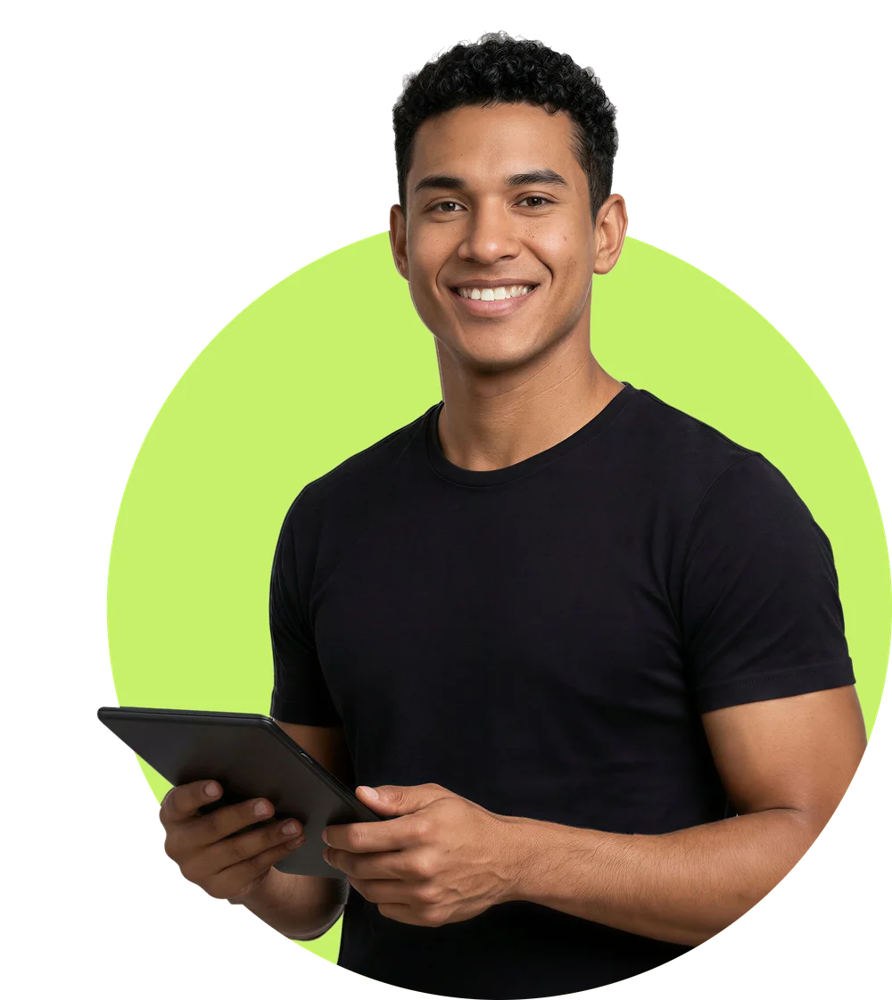 Persona de un equipo de atención con una tablet